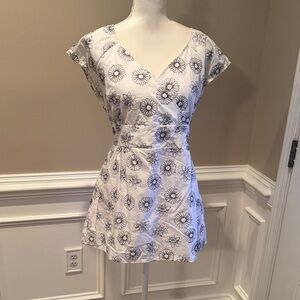 Floral White and Black Women's Top